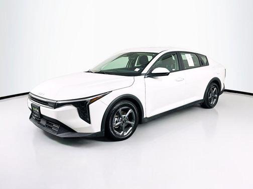 Snow White Pearl 2025 Kia K4 LXS