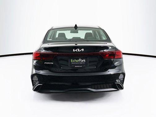 Aurora Black 2024 Kia Forte LXS