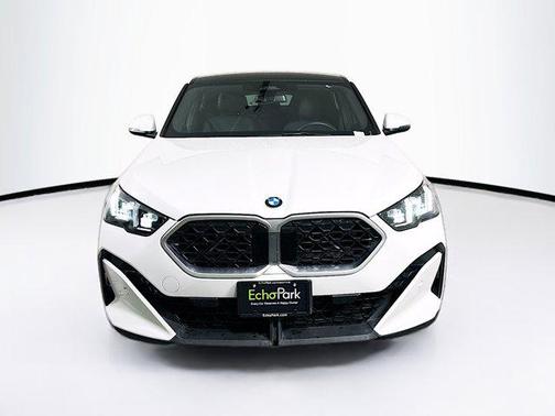 Mineral White Metallic 2025 BMW X2 xDrive28i