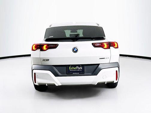 Mineral White Metallic 2025 BMW X2 xDrive28i