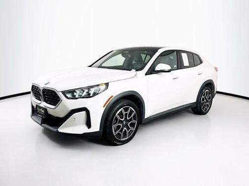 Mineral White Metallic 2025 BMW X2 xDrive28i