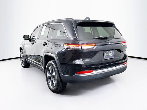 Diamond Black Crystal Pearlcoat 2022 Jeep Grand Cherokee 4xe Base