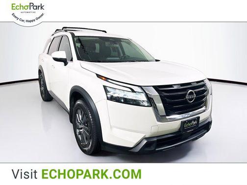 2022 Nissan Pathfinder SV