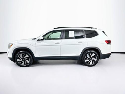 Pure White 2025 Volkswagen Atlas 2.0T SE w/Technology
