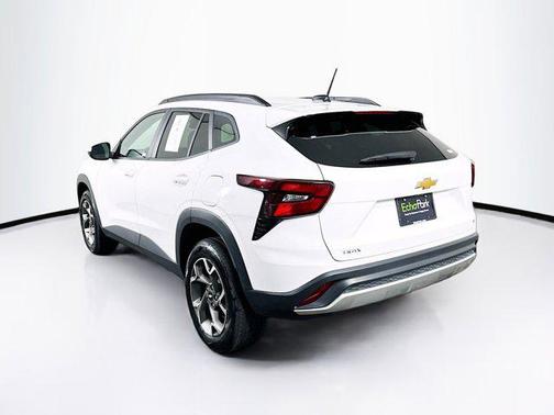Summit White 2025 Chevrolet Trax LT
