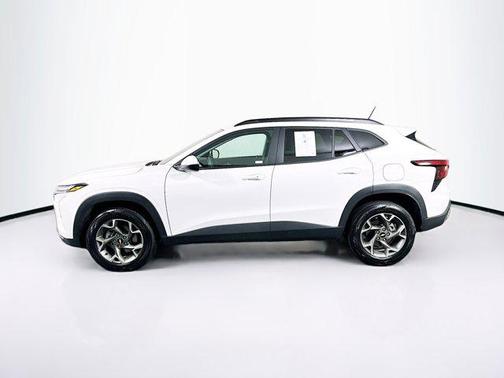Summit White 2025 Chevrolet Trax LT