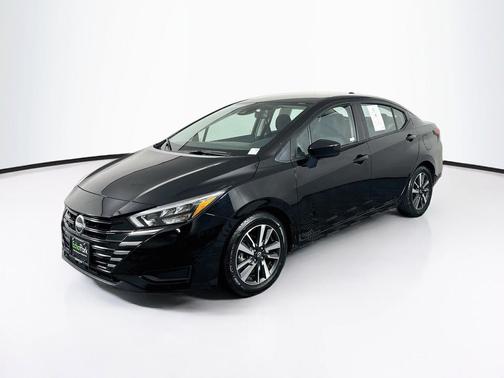 Super Black 2025 Nissan Versa 1.6 SV