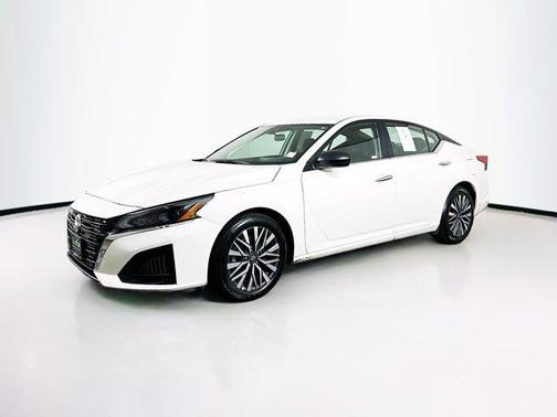 Glacier White 2025 Nissan Altima SV