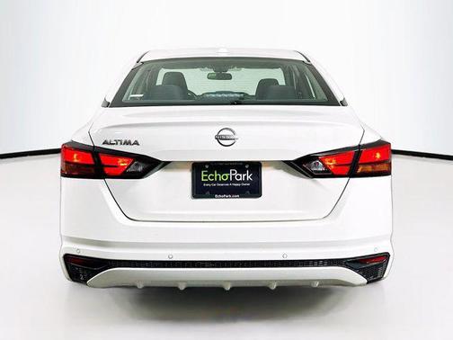 Glacier White 2025 Nissan Altima SV