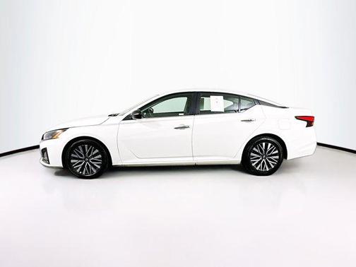 Glacier White 2025 Nissan Altima SV
