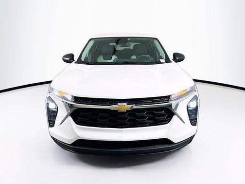 Summit White 2024 Chevrolet Trax LS