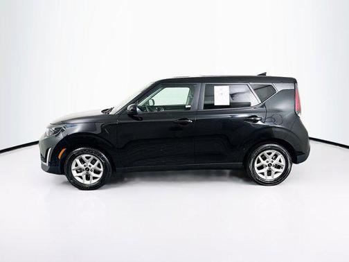 Fusion Black 2025 Kia Soul LX