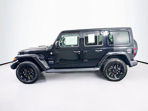 Black Clearcoat 2022 Jeep Wrangler Unlimited Sahara