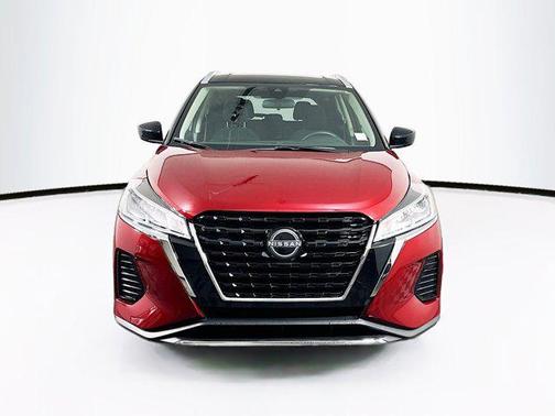 Scarlet Ember Tintcoat/Super Black 2024 Nissan Kicks SV
