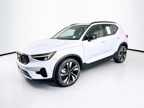 2024 Volvo XC40 Plus Dark Theme