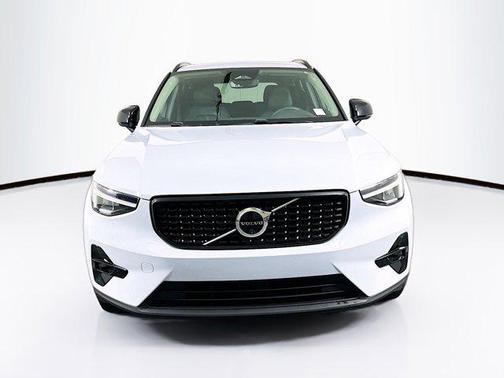 2024 Volvo XC40 Plus Dark Theme