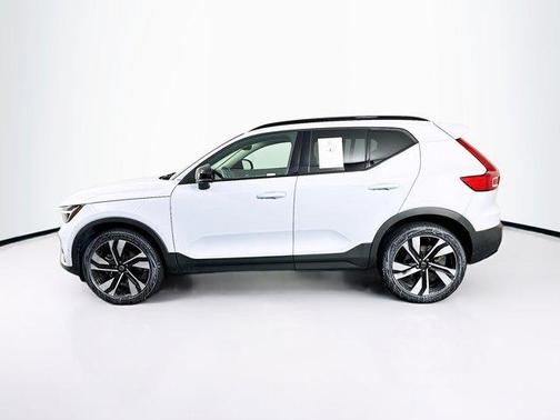 2024 Volvo XC40 Plus Dark Theme