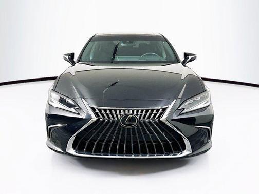 2025 Lexus ES 300h Base