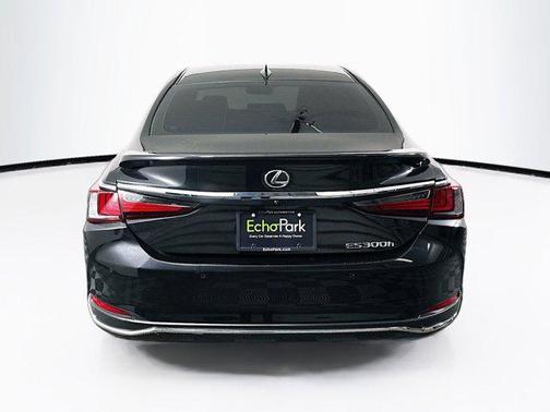 2025 Lexus ES 300h Base