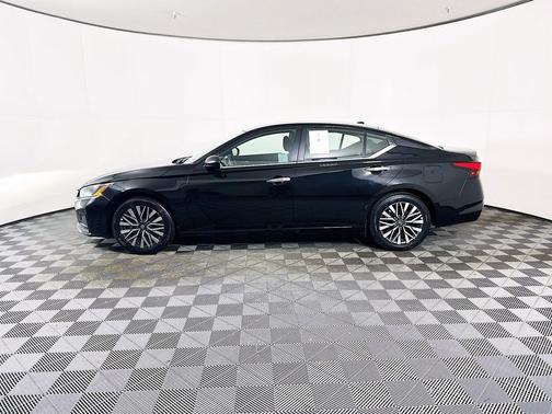Super Black 2025 Nissan Altima SV