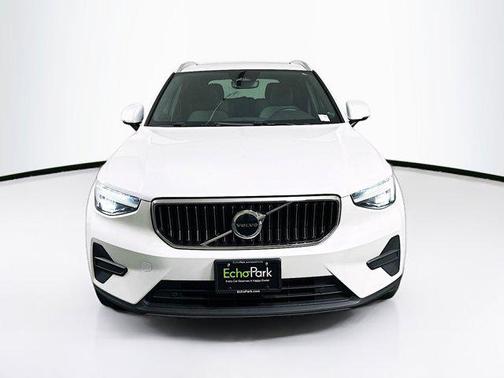 2025 Volvo XC40 Core Bright Theme