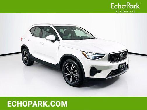 2025 Volvo XC40 Core Bright Theme