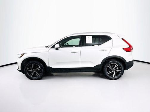 2025 Volvo XC40 Core Bright Theme