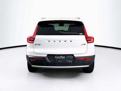 2025 Volvo XC40 Core Bright Theme