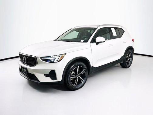2025 Volvo XC40 Core Bright Theme