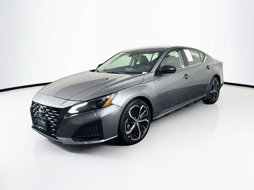 Gun Metallic 2024 Nissan Altima 2.5 SR