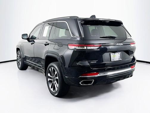 Diamond Black Crystal Pearlcoat 2022 Jeep Grand Cherokee 4xe Overland
