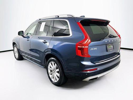 2018 Volvo XC90 T6 Momentum