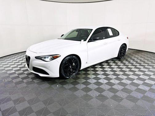 2021 Alfa Romeo Giulia Base