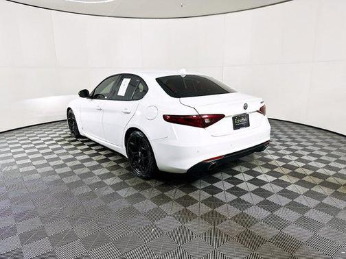 2021 Alfa Romeo Giulia Base
