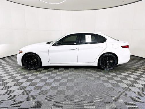 2021 Alfa Romeo Giulia Base