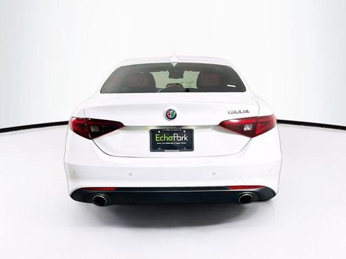 2021 Alfa Romeo Giulia Base