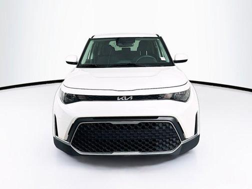 Snow White Pearl 2025 Kia Soul LX