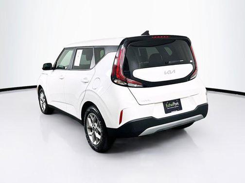 Snow White Pearl 2025 Kia Soul LX