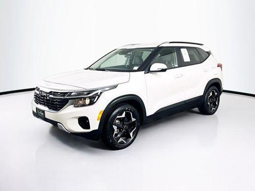 Snow White Pearl 2025 Kia Seltos S