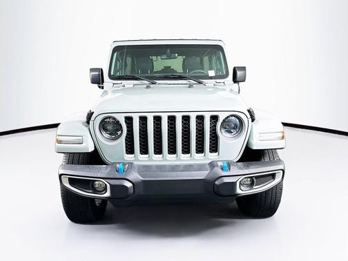 Earl Clearcoat 2023 Jeep Wrangler 4xe Sahara