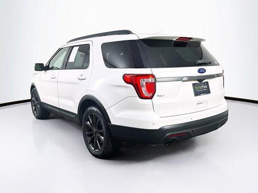 White Platinum Metallic Tri-Coat 2017 Ford Explorer XLT