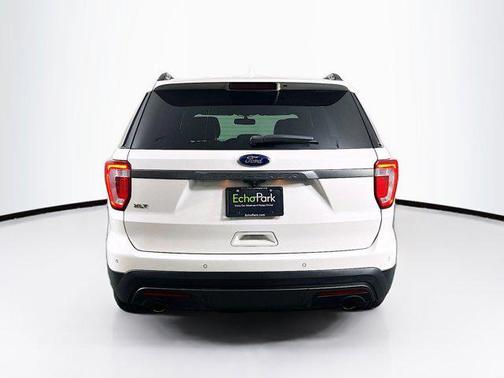 White Platinum Metallic Tri-Coat 2017 Ford Explorer XLT