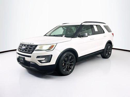 White Platinum Metallic Tri-Coat 2017 Ford Explorer XLT