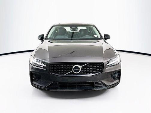 2024 Volvo S60 Core Dark Theme