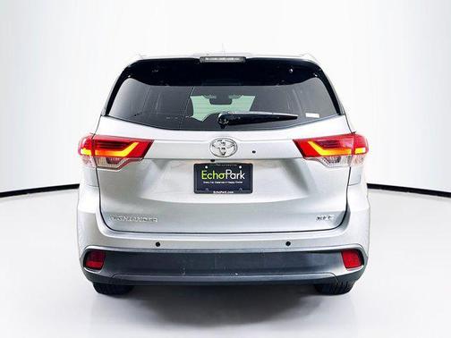 Celestial Silver Metallic 2018 Toyota Highlander XLE