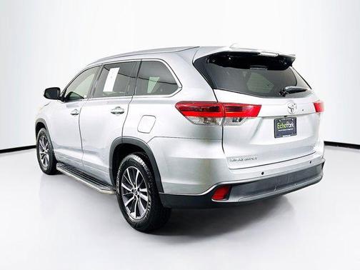 Celestial Silver Metallic 2018 Toyota Highlander XLE