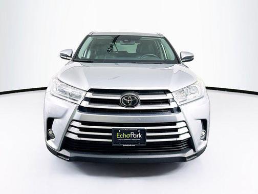 Celestial Silver Metallic 2018 Toyota Highlander XLE