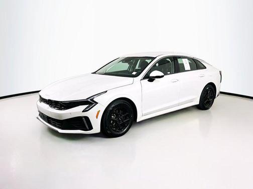 Snow White Pearl 2025 Kia K5 LXS