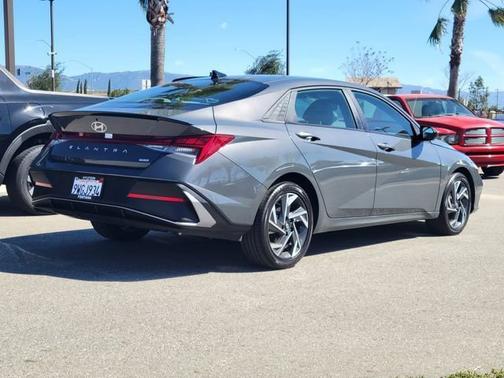 2025 Hyundai ELANTRA HEV SEL Sport