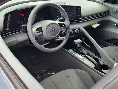 2023 Hyundai ELANTRA SE